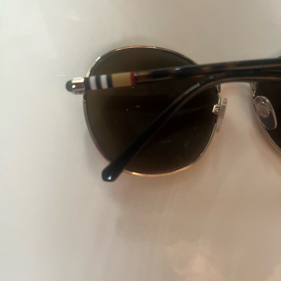 Burberry round Stylish Brown Sunglasses - Picture 4 of 4